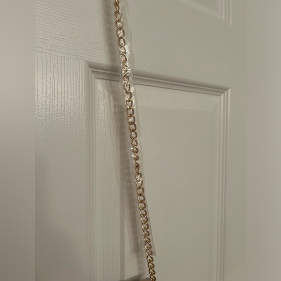 ⭐️ NWT Badgley Mischka Diamond Quilted Crossbody with Round Studs ⭐️ - Picture 2 of 8